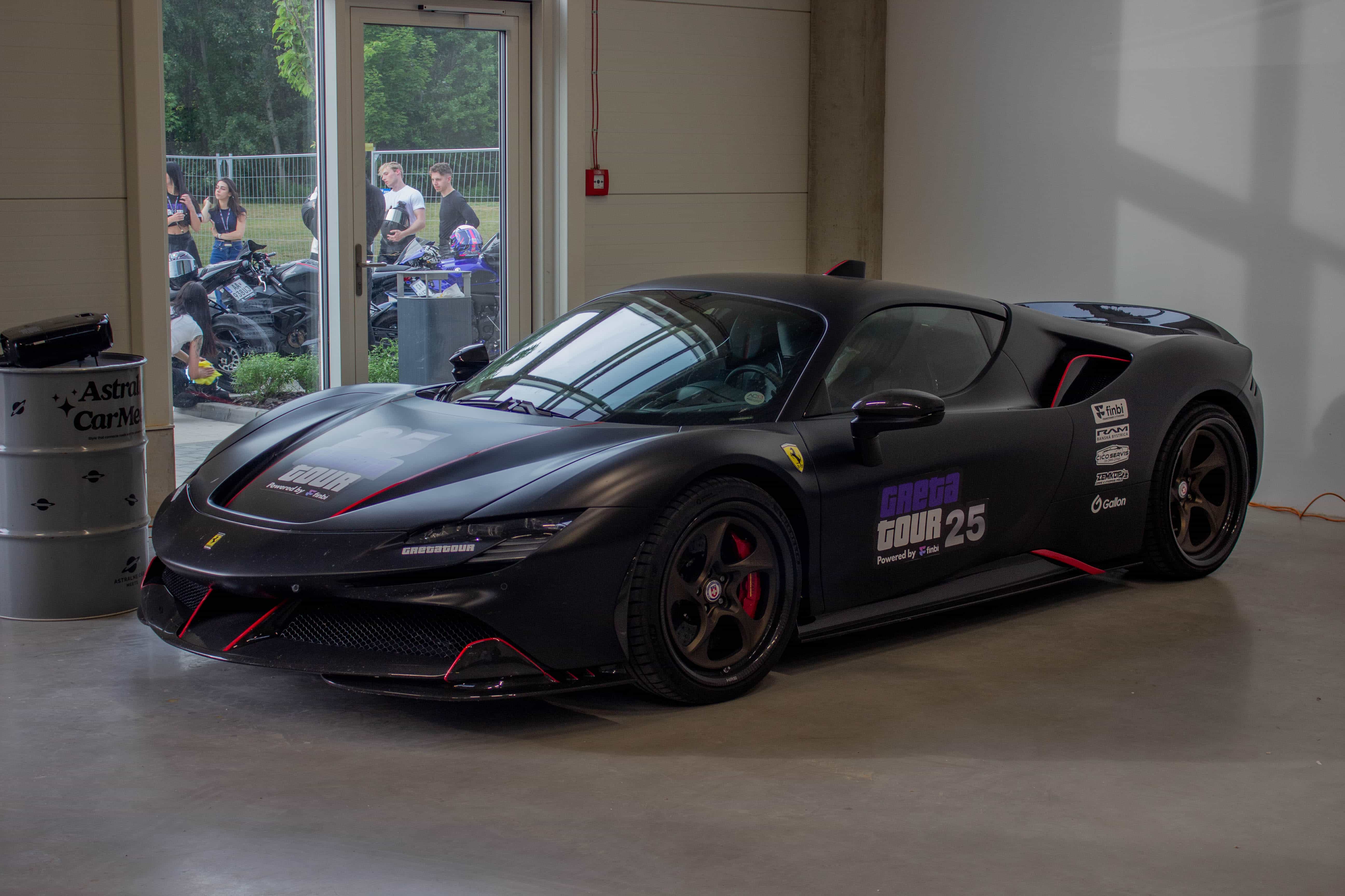 Automobil
