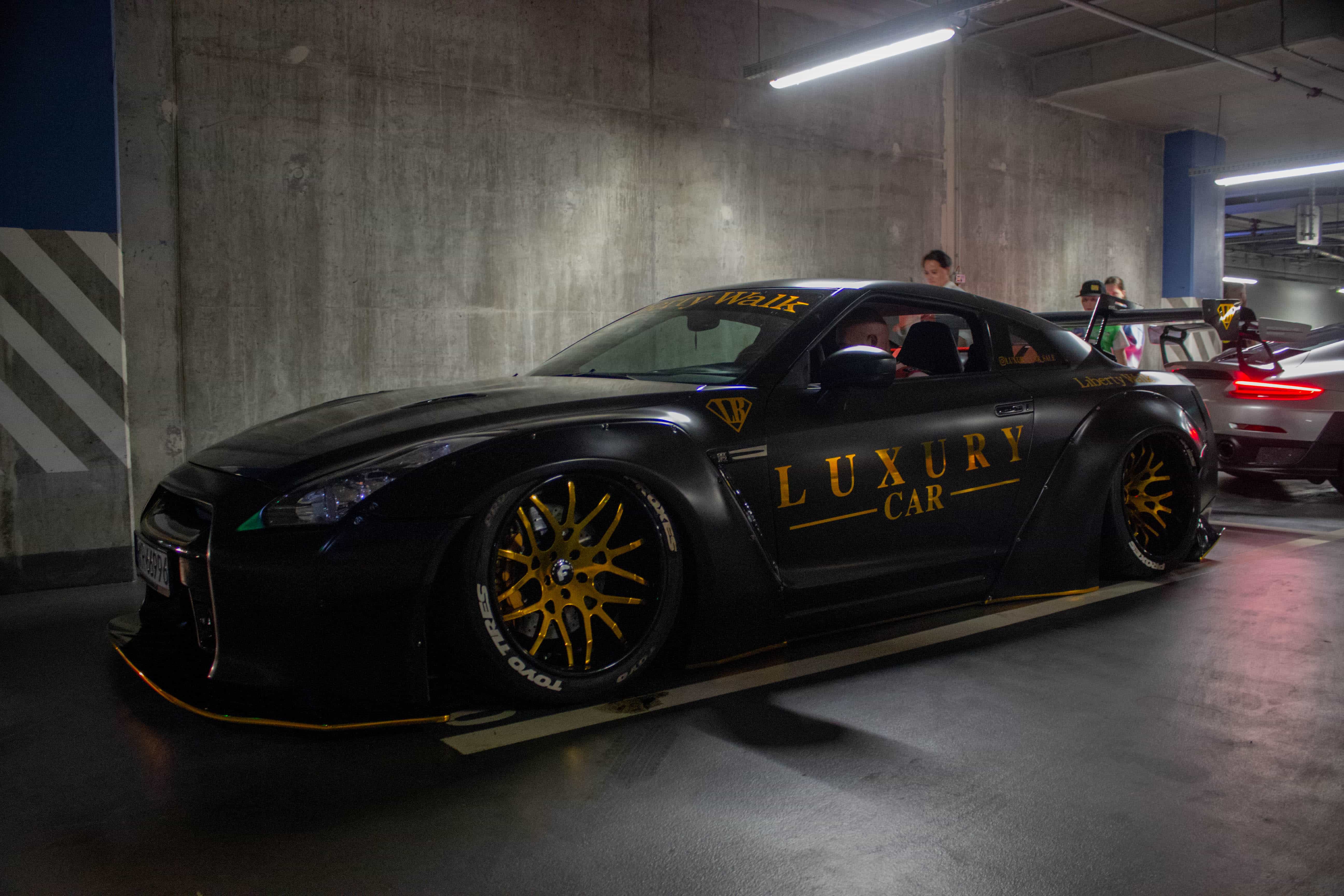 Automobil