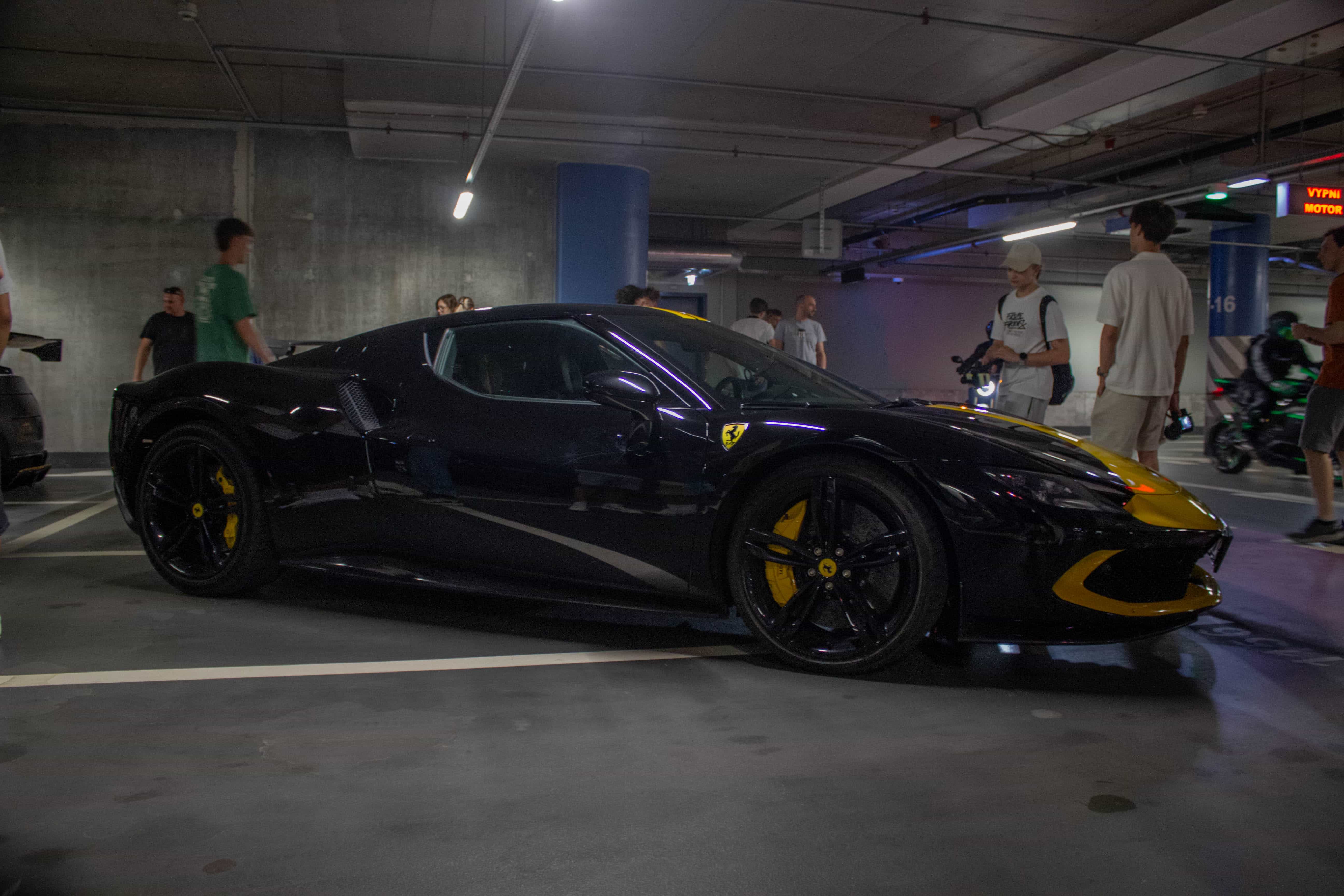 Automobil